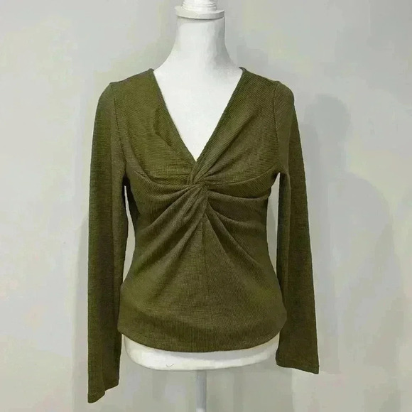 Twisted long sleeve shirt - Picture 1 of 4